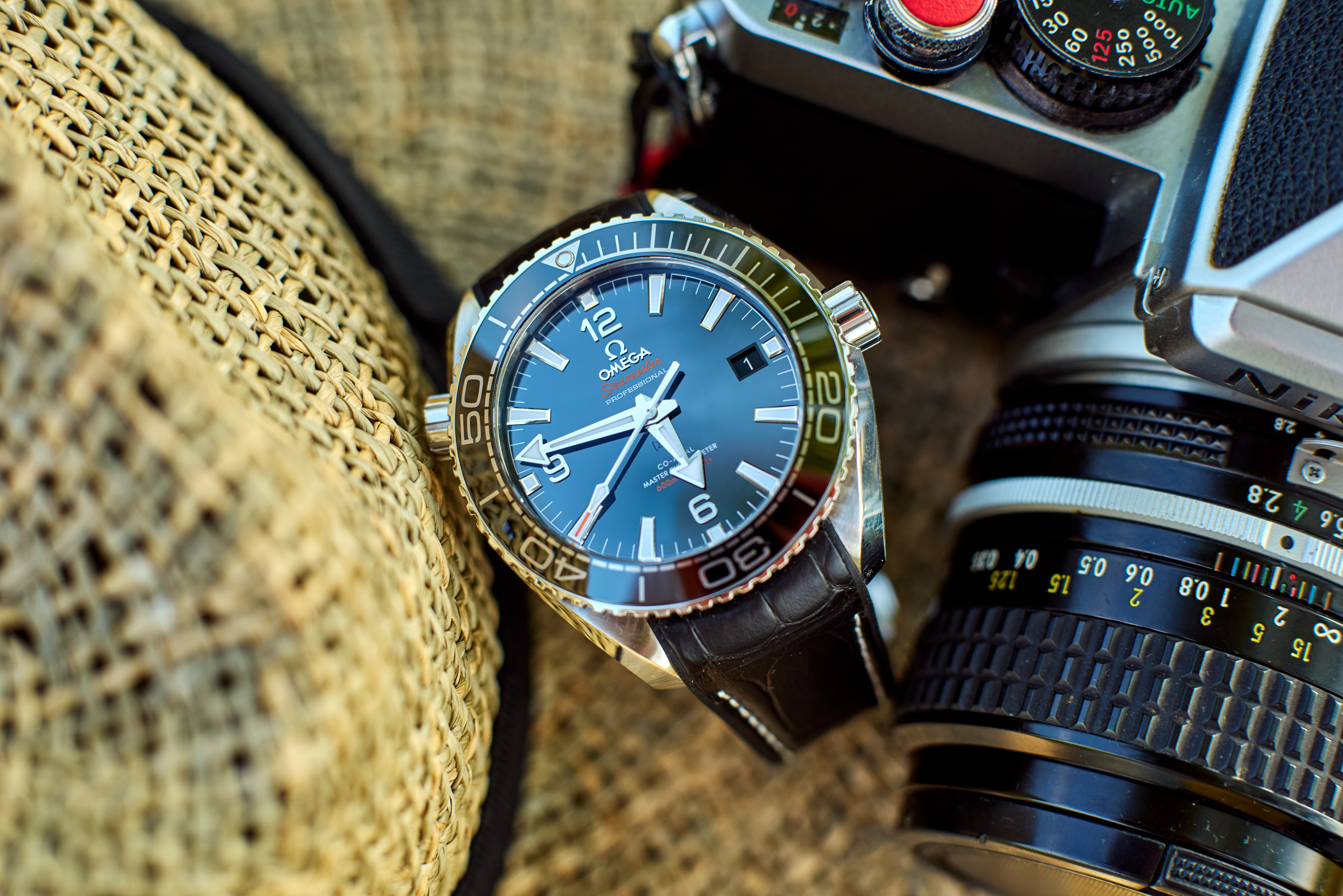 Omega na kapeluszu